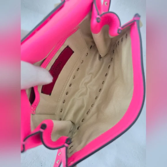 Auth Valentino Garavani Vitello Rockstud Flap Crossbody Bag - Picture 6 of 11